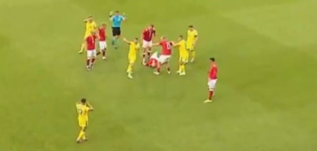 Christian Eriksen maç içerisinde yine yere yığıldı