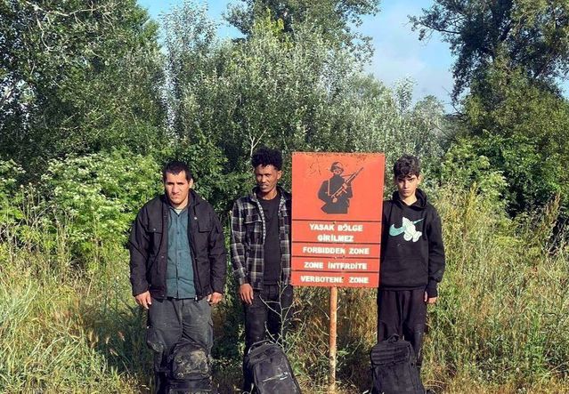 Edirne'de 31 Düzensiz Göçmen ve Bir Organizatör Yakalandı