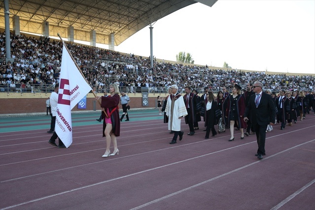 ESTÜ Mezuniyet Töreni Coşku İle Kutlandı
