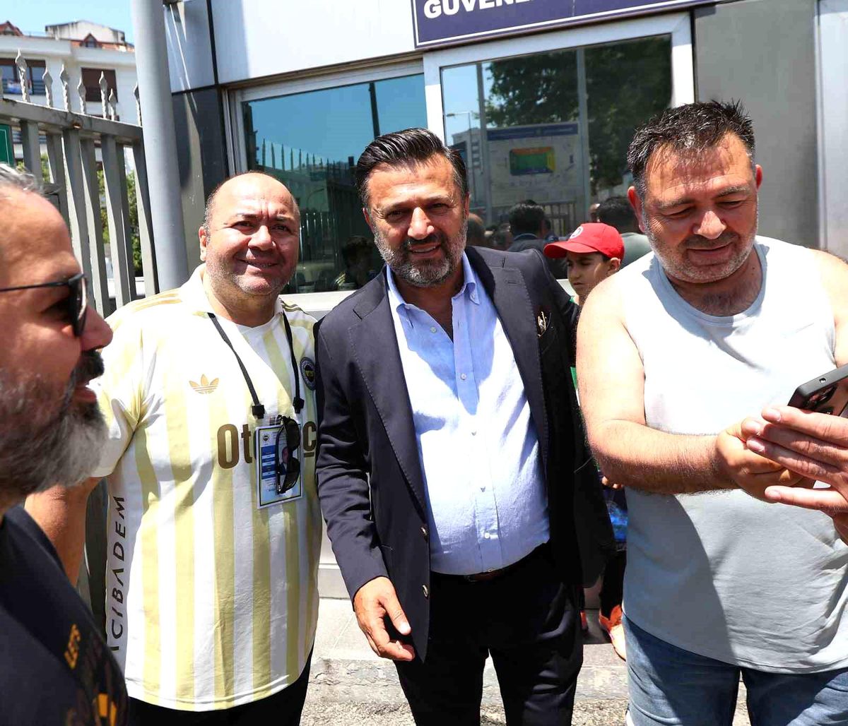 Fenerbahçe Genel Kurulu\'nda Ünlüler Oy Kullandı
