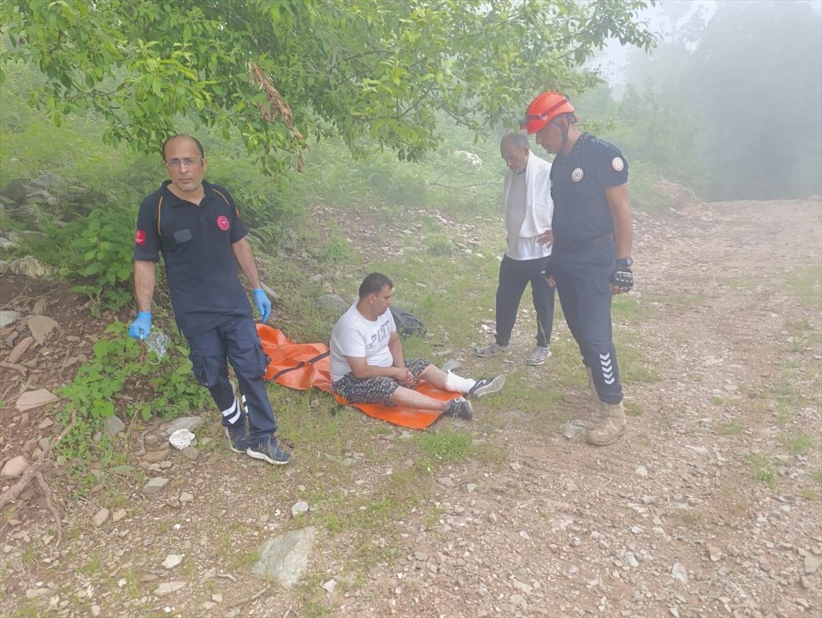 Kayalıklarda Mahsur Kalan Genç Kurtarıldı