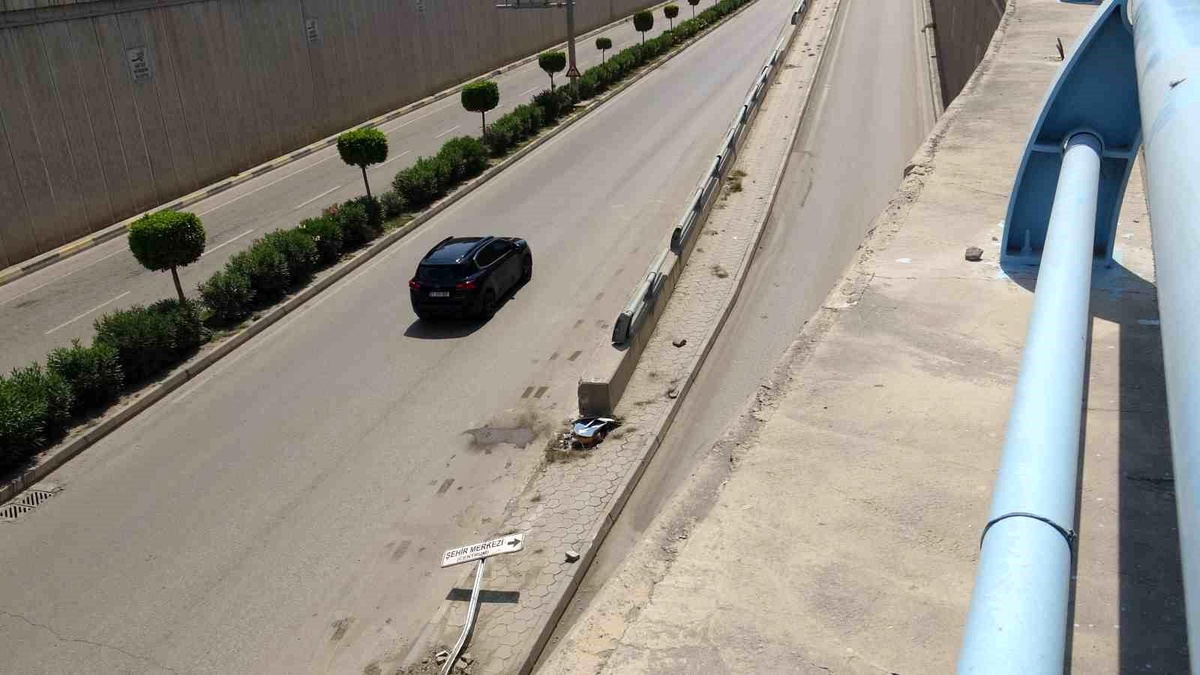 Hatay\'da Kaza: Tofaş Otomobil Hurdaya Döndü