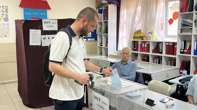 İstanbul'da Ara Seçim İçin Sandık Başına Gidildi