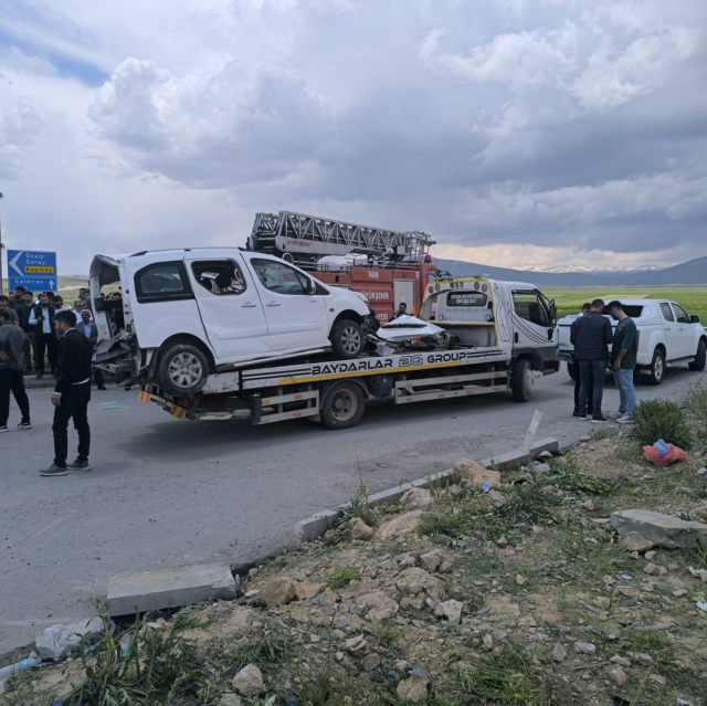 Van'da aynı aileden 4 kişi kazada öldü