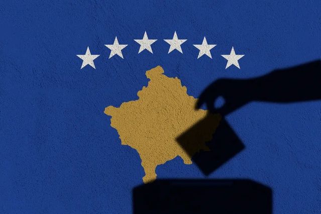 Kosova'da Erken Seçimler Başladı