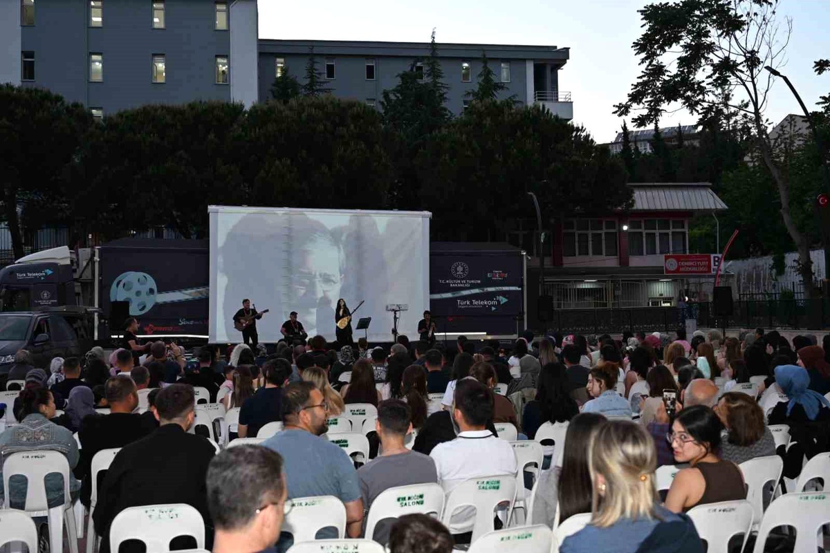 Manisa\'da \'Gezen Sinema Tırı\' coşkusu