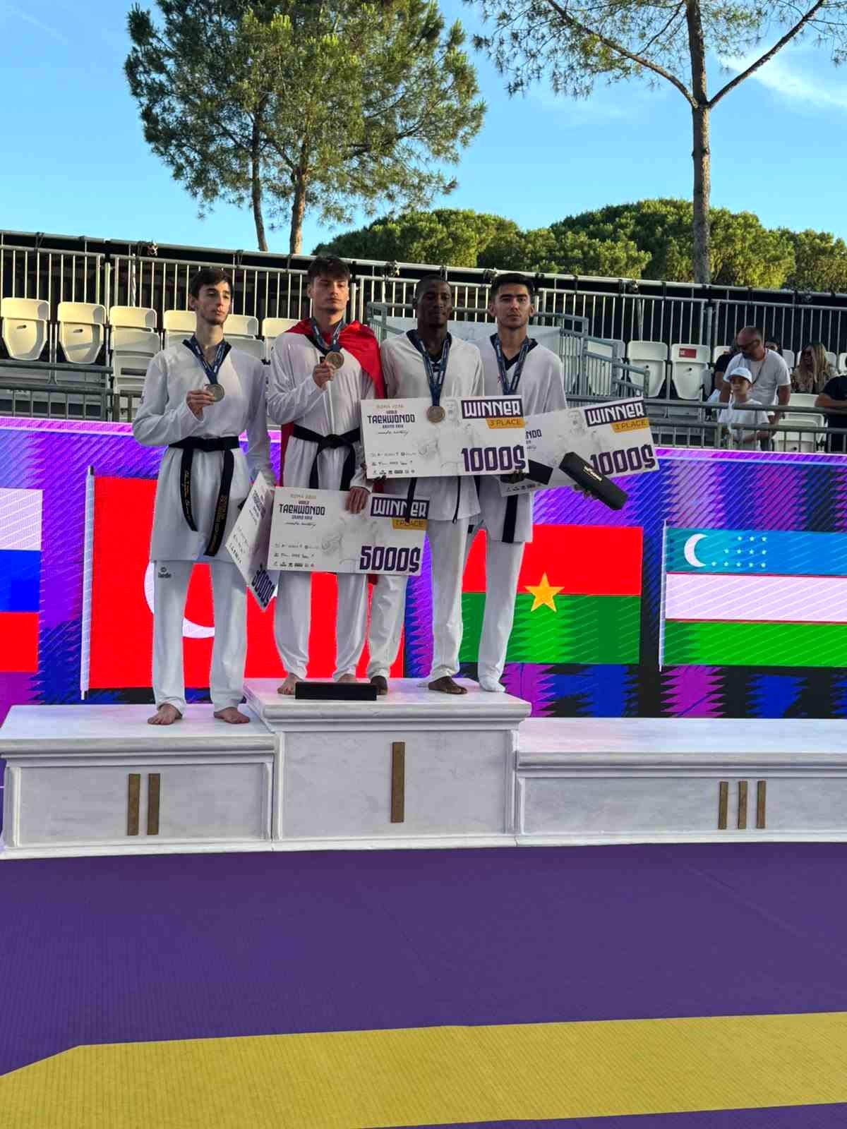 Roma\'da Taekwondo\'da Türkiye\'ye Madalya