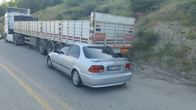 Beypazarı'nda TIR'a Çarpan Araçta 4 Yaralı