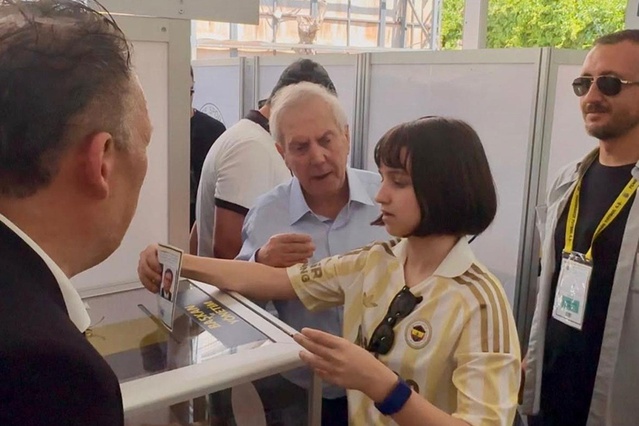 Oy vermeye giden Aziz Yıldırım sitem etti: Rezalet ya