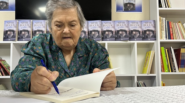 Parkinsonlu Öğretmenden Kitap: 'Sıfır Buçuk Ayla'