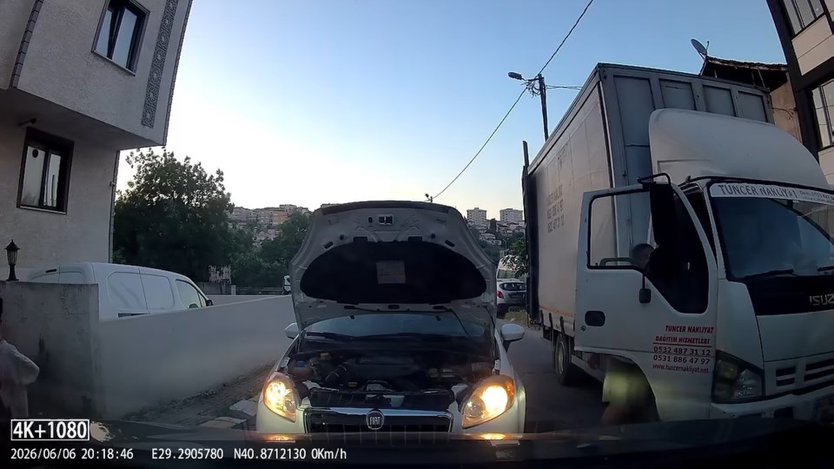 Pendik\'te Yol Tartışması: Kadın Sürücü Polisi Aradı
