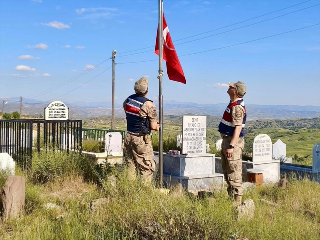Siirt'te 196 şehit mezarı bakımdan geçirildi