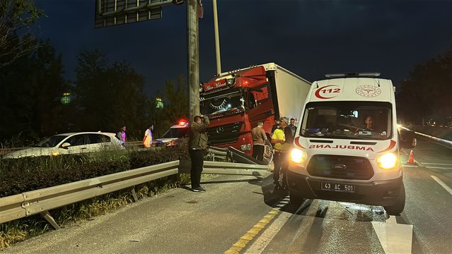 Kütahya'da TIR Kazası