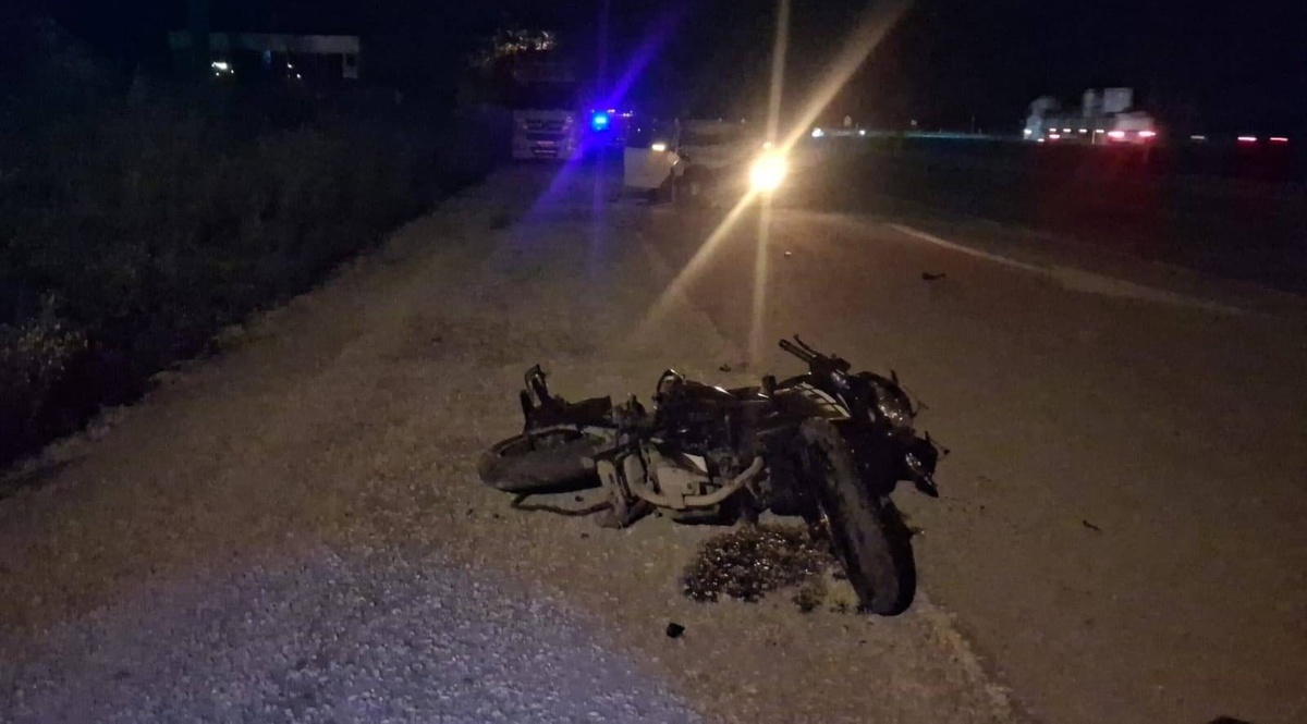 Tokat\'ta park halindeki motosiklete çarpan otomobil: 2 ölü