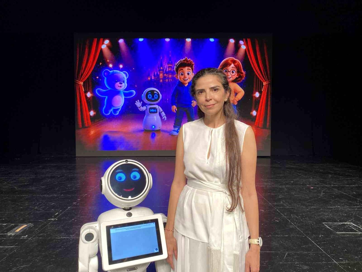 Türkiye\'nin İlk Çocuk Robot Tiyatrosu