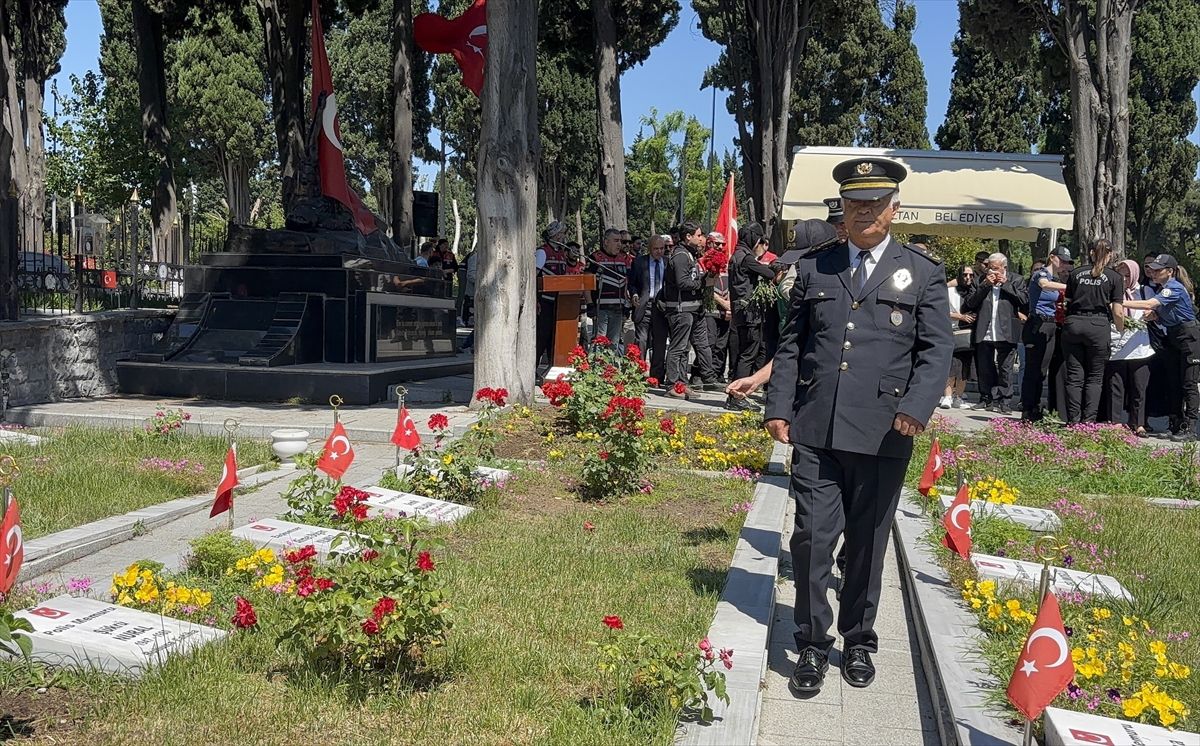 Vezneciler\'deki saldırının yıl dönümünde şehit polisler anıldı