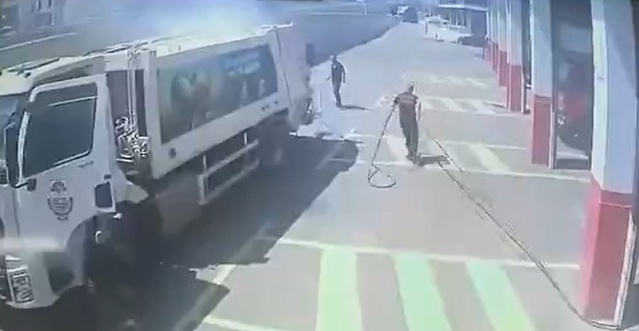 Yalova'da Çöp Kamyonunda Yangın!