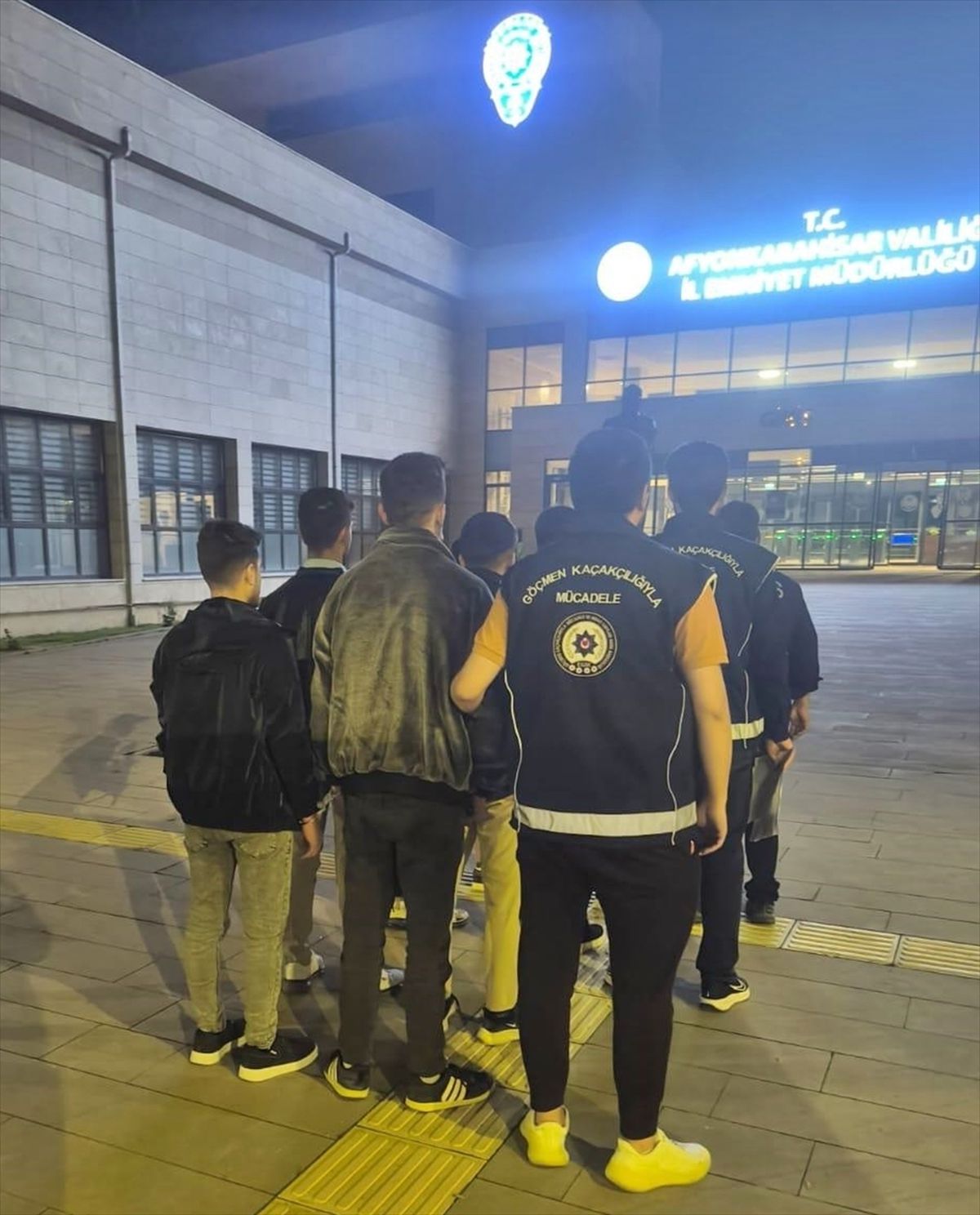 Afyonkarahisar\'da 8 Düzensiz Göçmen Yakalandı
