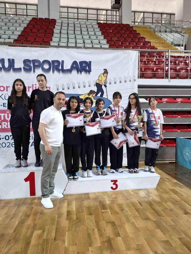 Yunus Emre Ortaokulu'ndan Türkiye 3.lüğü