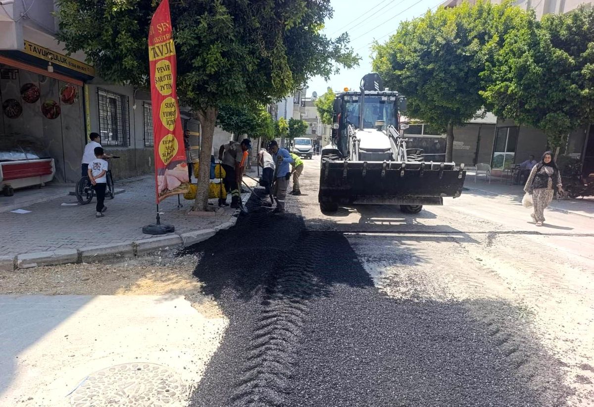 Akdeniz\'de altyapı çalışmaları sonrası bozulan yollar asfaltlanıyor