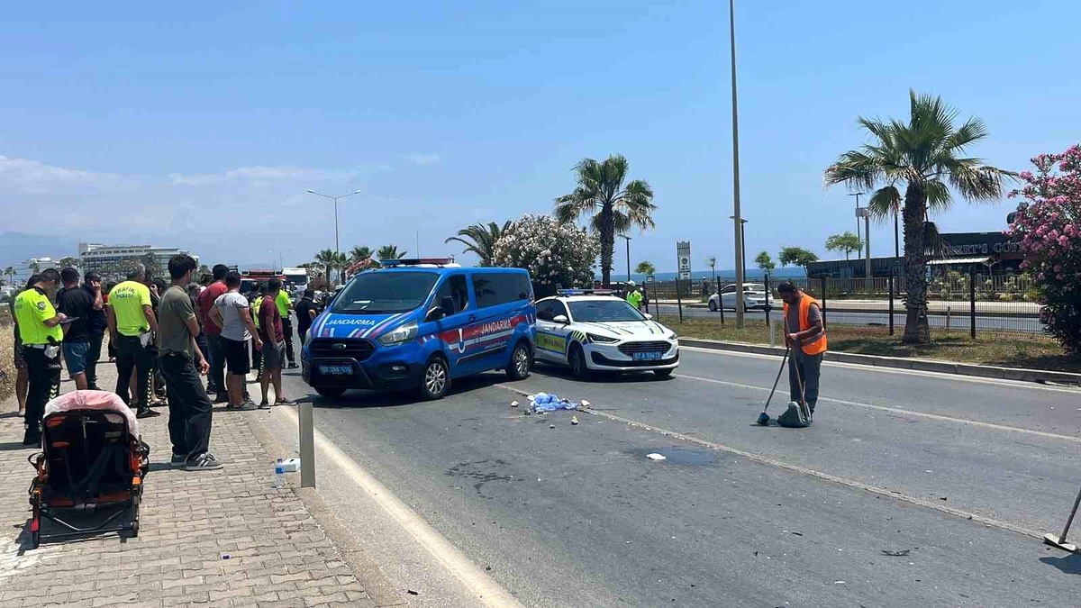Alanya\'da kamyonet ile çarpışan motosikletin genç sürücü hayatını kaybetti
