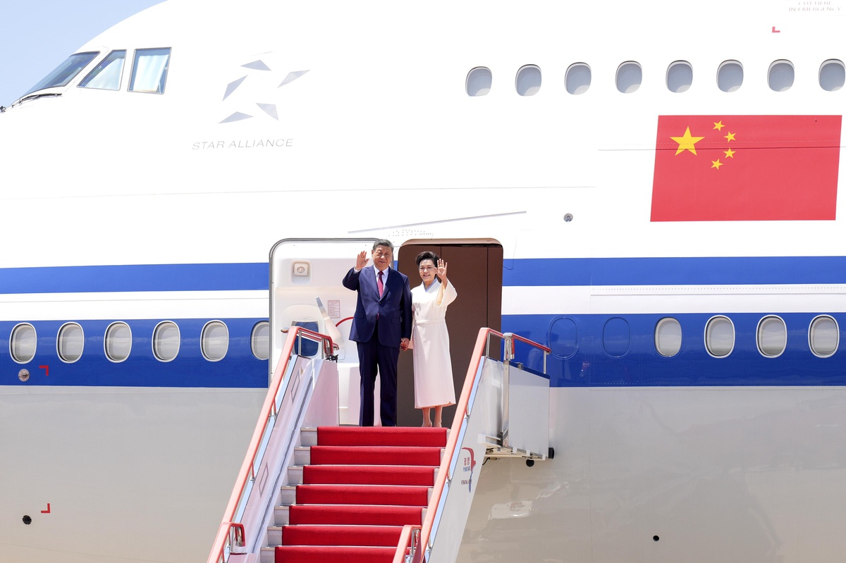 Xi Jinping Kuzey Kore\'yi Ziyaret Etti