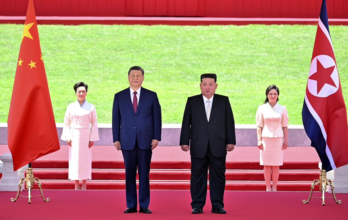 Kuzey Kore\'de Xi Jinping Onuruna Tören