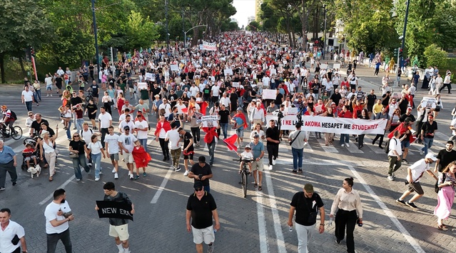 Tiran’da Trump bağlantılı turizm projesine karşı 9 gündür protesto