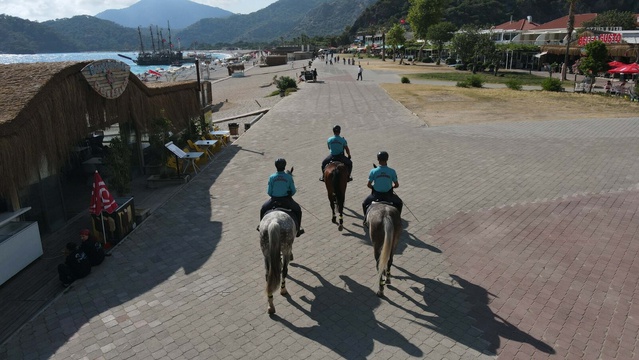Atlı Jandarma Timleri Ölüdeniz’de Görevde