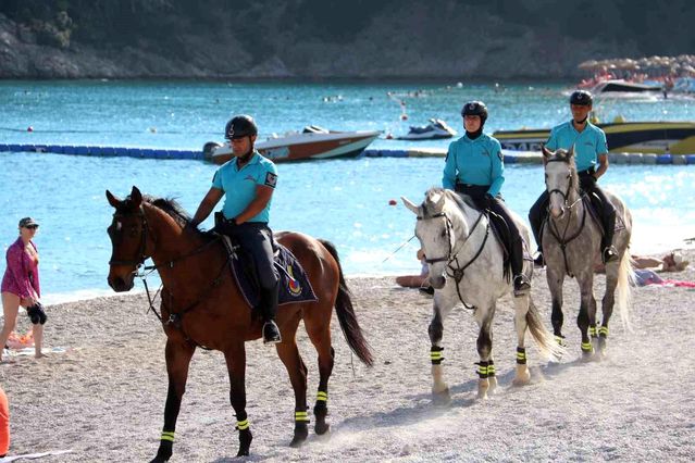 Ölüdeniz'de Atlı Jandarma Timleri Göreve Başladı