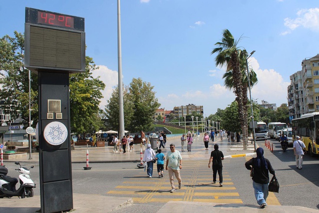 Aydın’da sıcaklar aniden yükseldi, termometre 42 dereceyi gösterdi