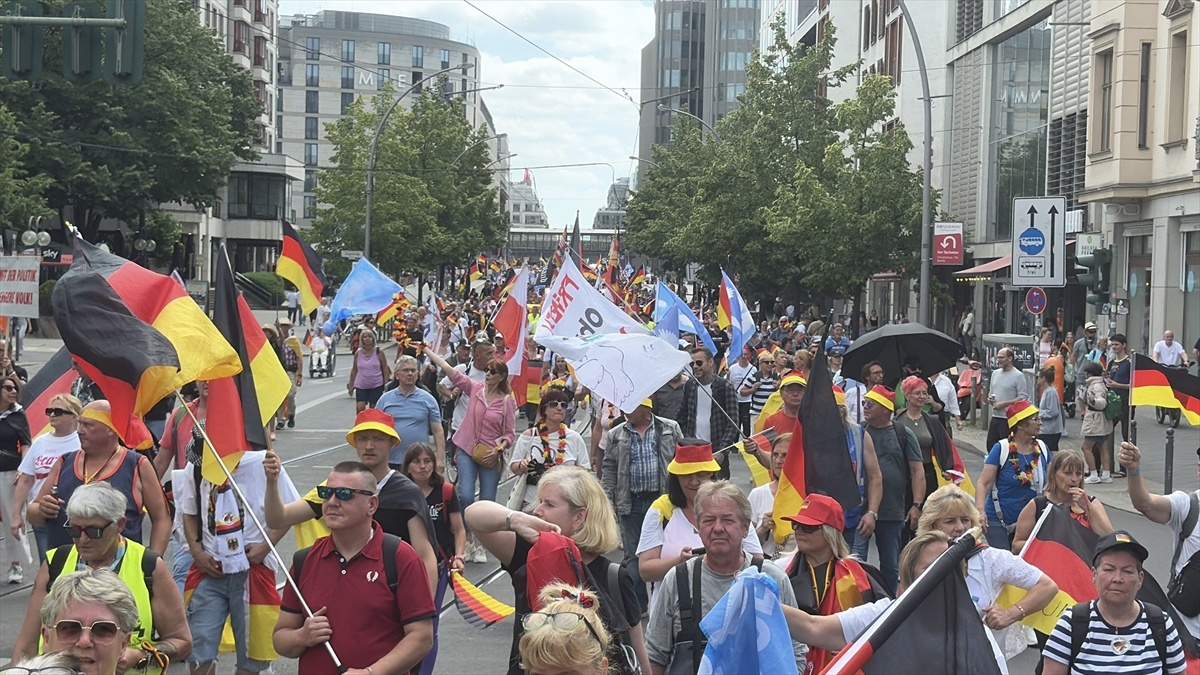 Berlin\'de Hükümet Protestosu