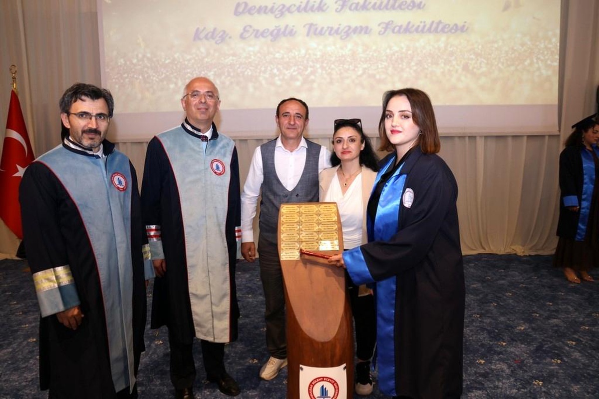 BEÜ\'de Mezuniyet Coşkusu