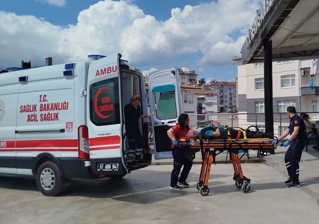 Engelli Aracına Çarpan Otomobilde Kaza