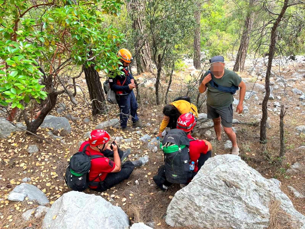 Antalya\'da Dağda Mahsur Kaldılar