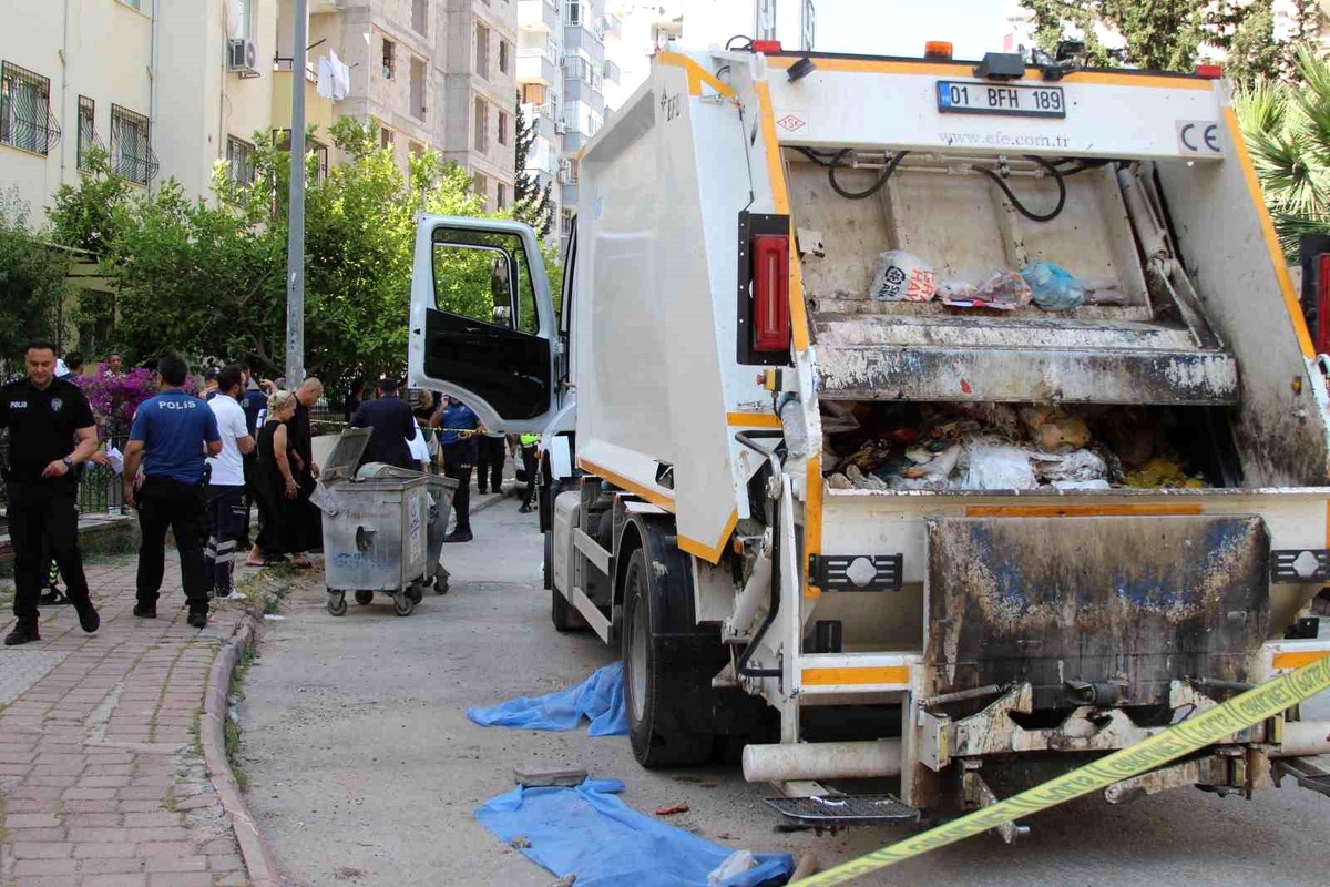 Adana\'da Çöp Kamyonu Kadını Hayatından Etti
