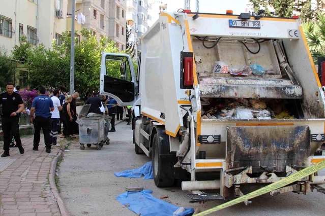 Adana'da Çöp Kamyonu Kadını Hayatından Etti