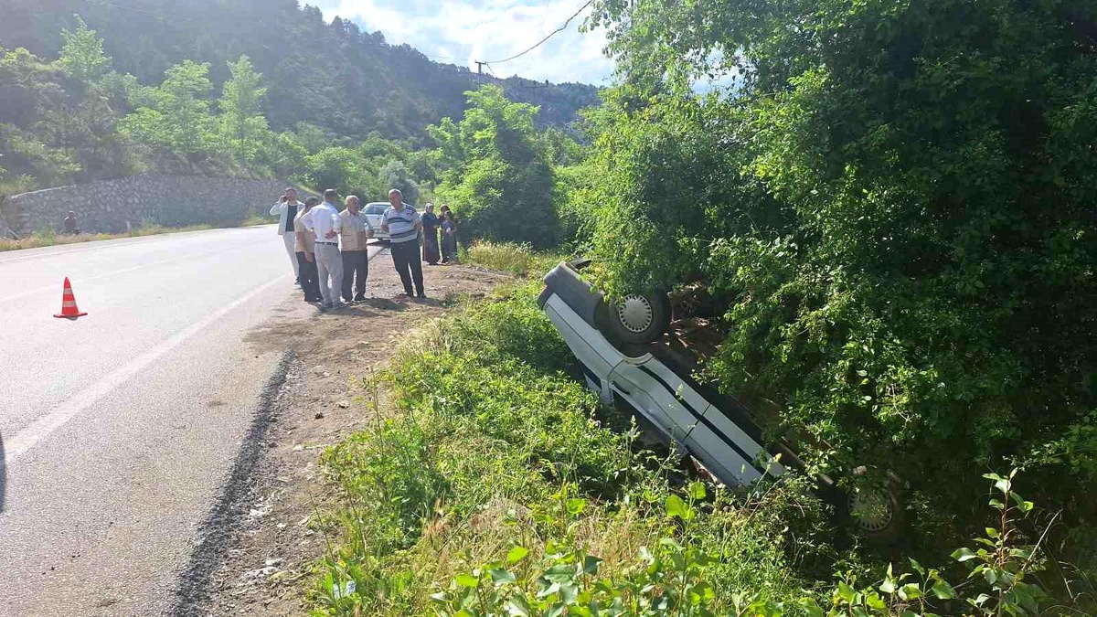 İskilip\'te Takla Atan Araçta Sürücü Yaralanmadı