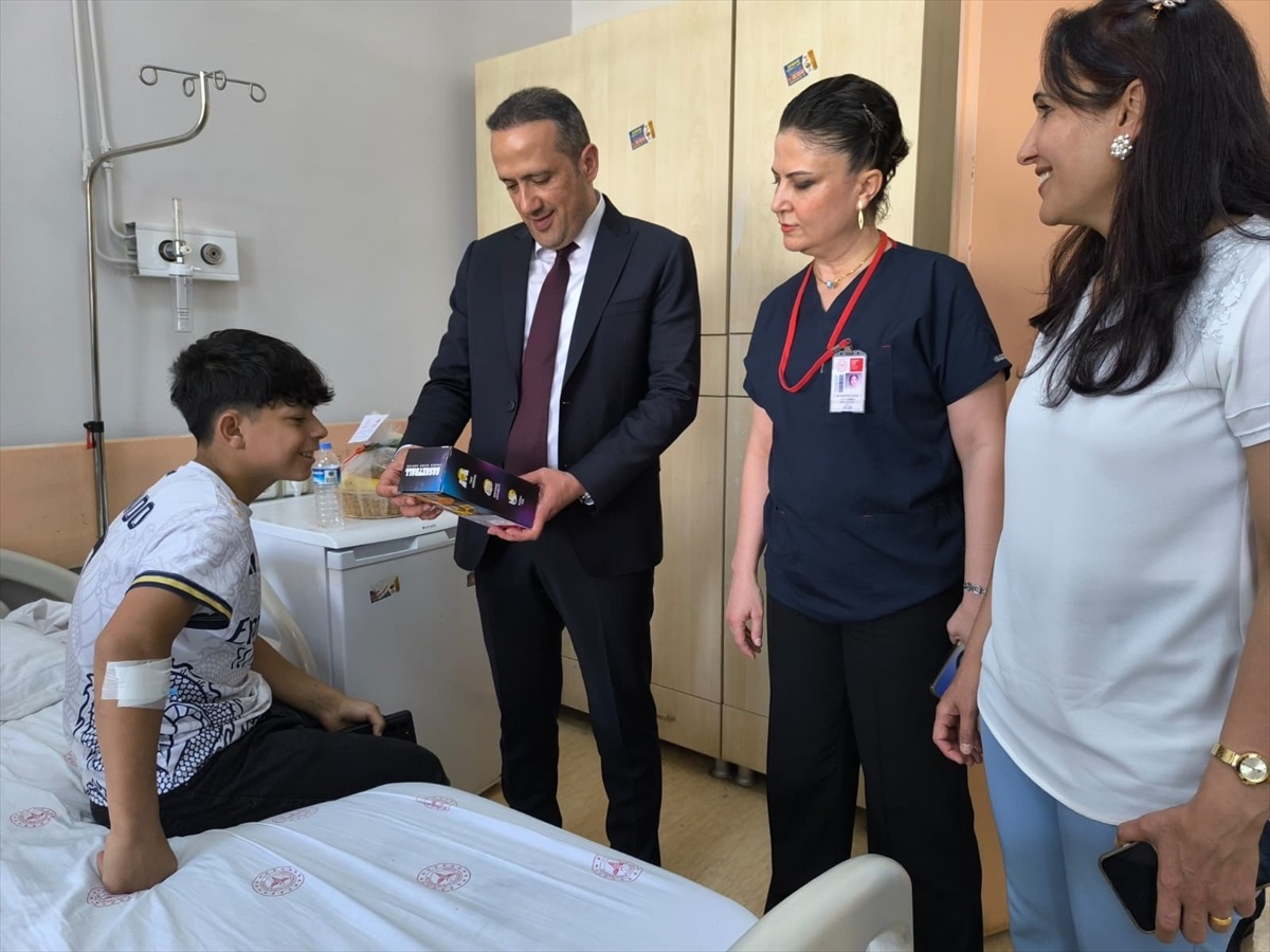 Hastane Çocuklarına Meyve İkramı