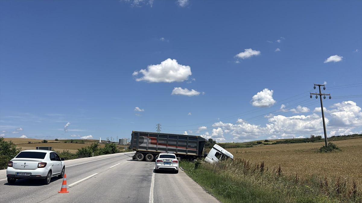 Edirne\'de TIR ve SUV Çarpıştı: 1 Yaralı