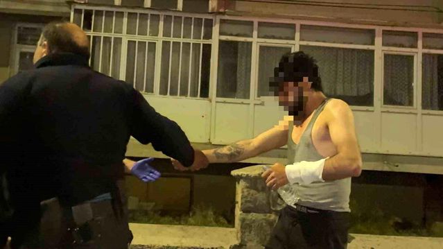 Kayseri'de Bunalıma Giren Şahıs Çilingirle Kurtarı