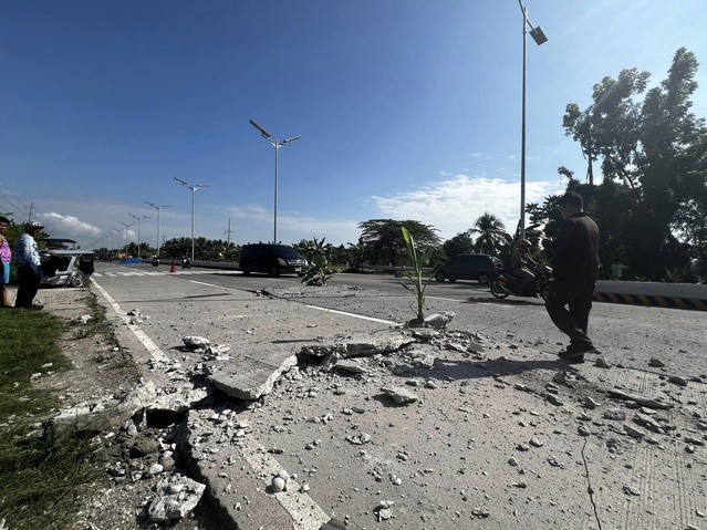 Filipinler'de 7,8 Büyüklüğünde Deprem