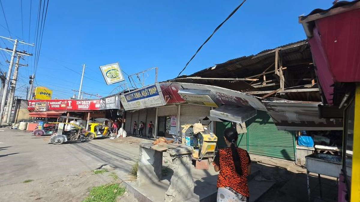 Filipinler\'de 7.8 Büyüklüğünde Deprem