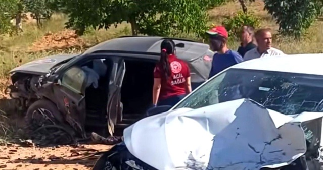 Gaziantep'te İki Otomobil Çarpıştı: 5 Yaralı