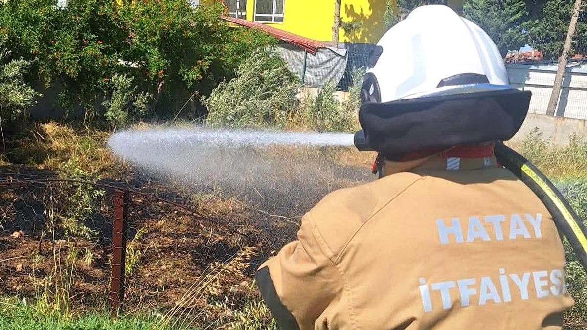 Hatay\'da Bahçede Yangın Kontrol Altına Alındı