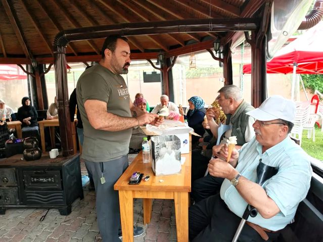 Bilecik Huzurevinde Dondurma Keyfi