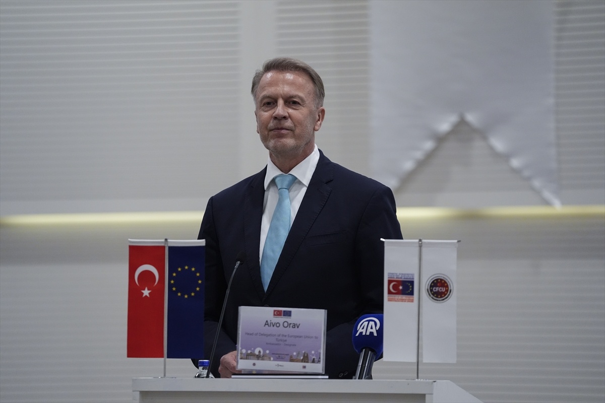 Jean Monnet Bursiyerlerine Bilgilendirme Toplantısı