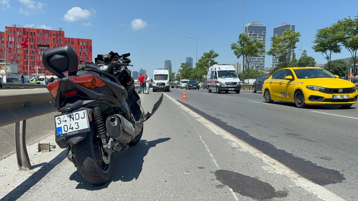 Kartal\'da Motosiklet Kazası: İki Ölü, Bir Yaralı
