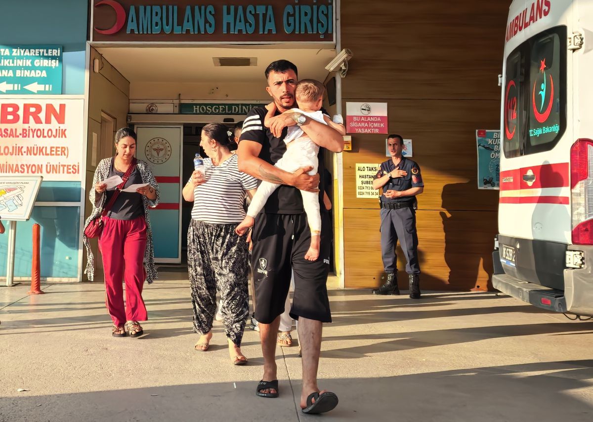 Mangaldaki Ateşe Düşen Bebek Yaralandı