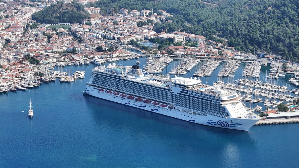 Marmaris\'e \'Aroya\' Kruvaziyeriyle 2.041 Turist Geldi